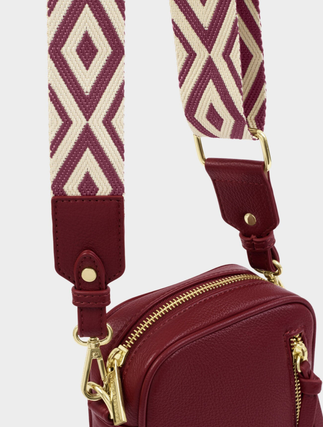 HALLIE SMALL CROSSBODY BAG | CHERRY