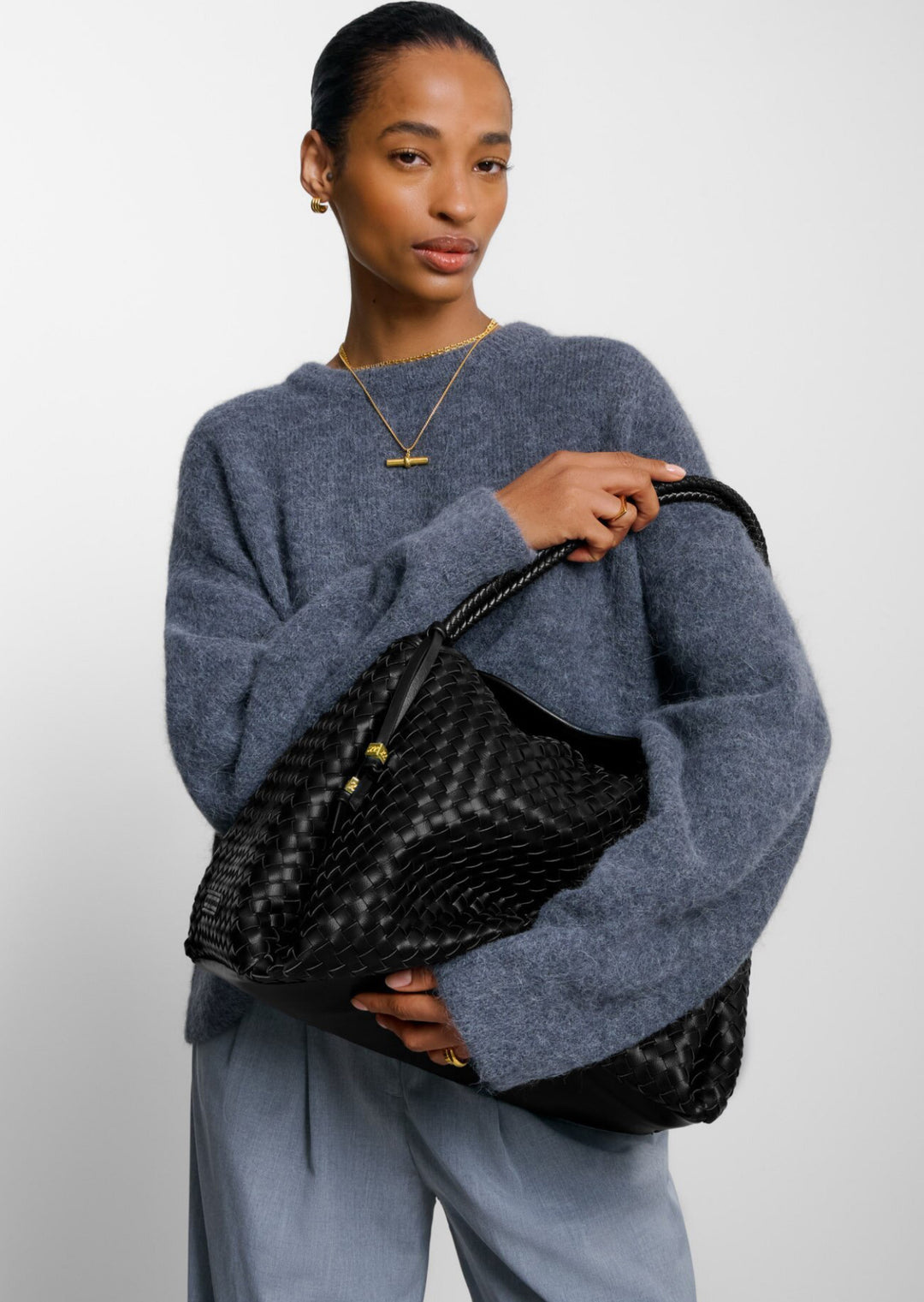 NOVA HAND WOVEN LARGE SHOULDER BLACK