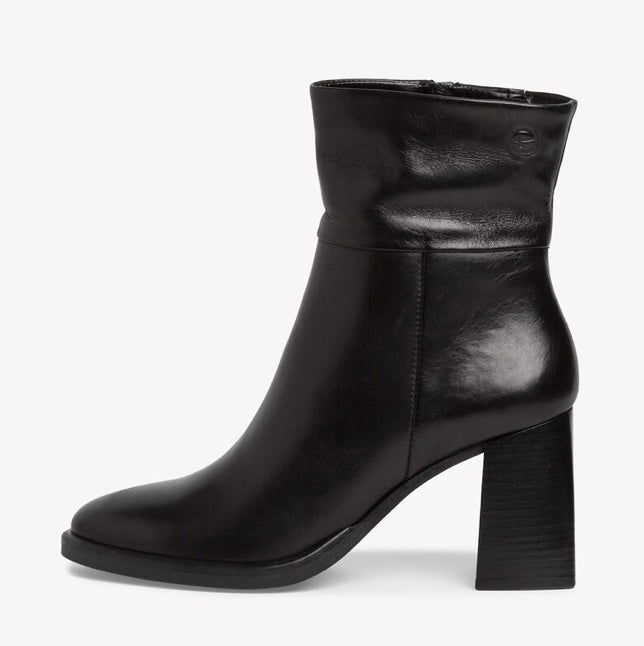 BLACK LEATHER HEELED ANKLE BOOT