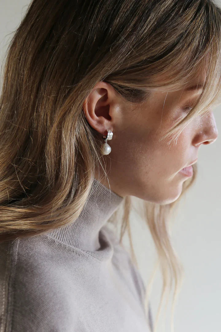 SILVER FRESHWATER PEARL EARRINGS