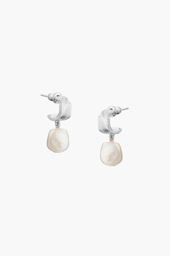 SILVER FRESHWATER PEARL EARRINGS