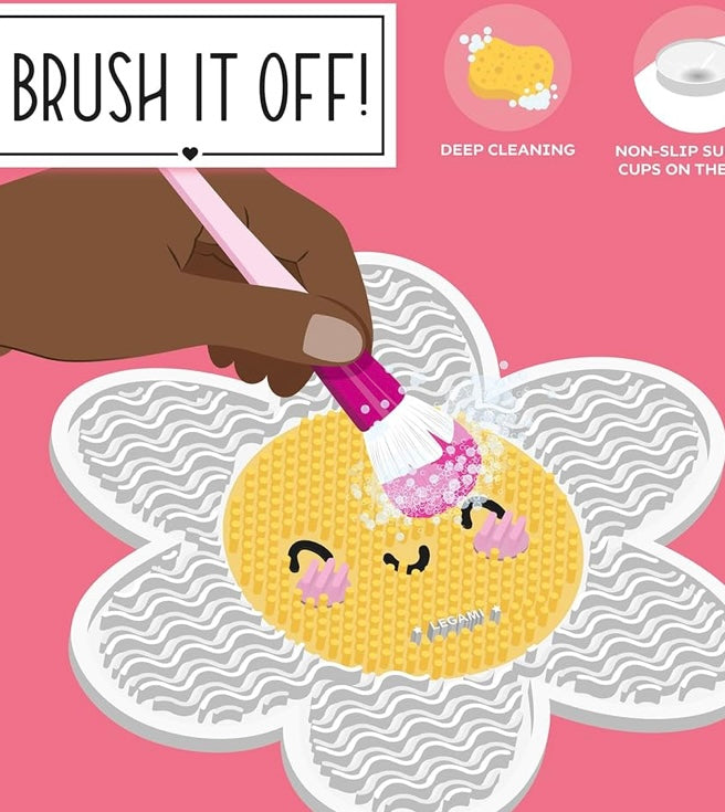 BRUSH IT OFF - MAKEUP BRUSH CLEANING PAD DAISY