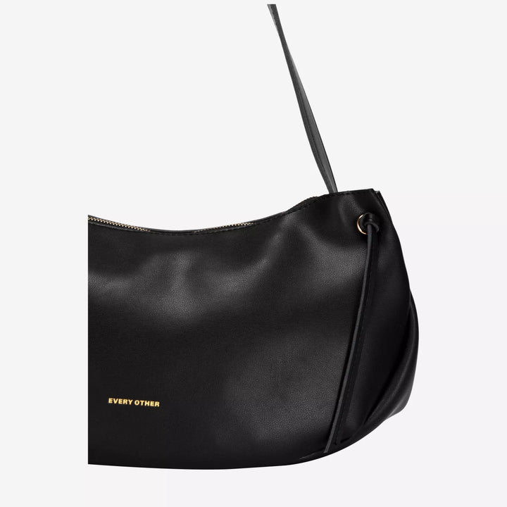 TASSEL SLOUCH SHOULDER BAG BLACK