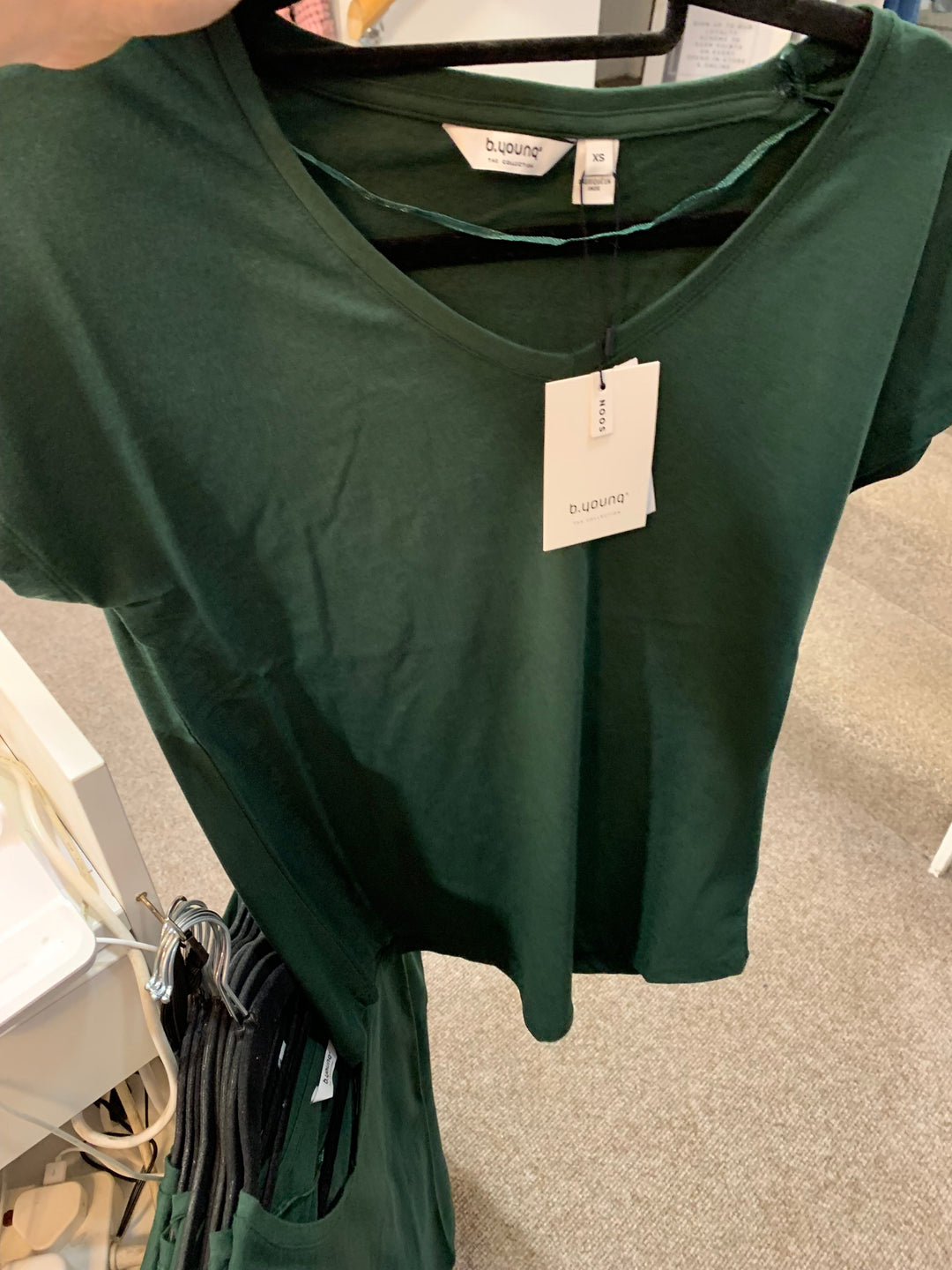 PAMILA V NECK T-SHIRT GREEN GABLES