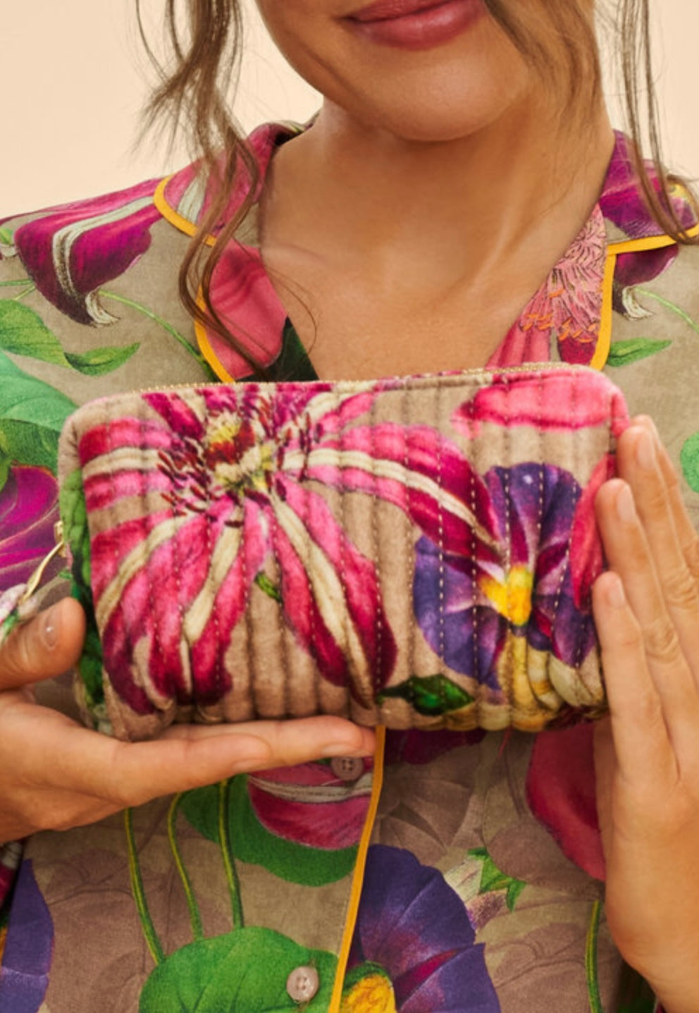 OVERSIZED BOTANICALS VANITY BAG