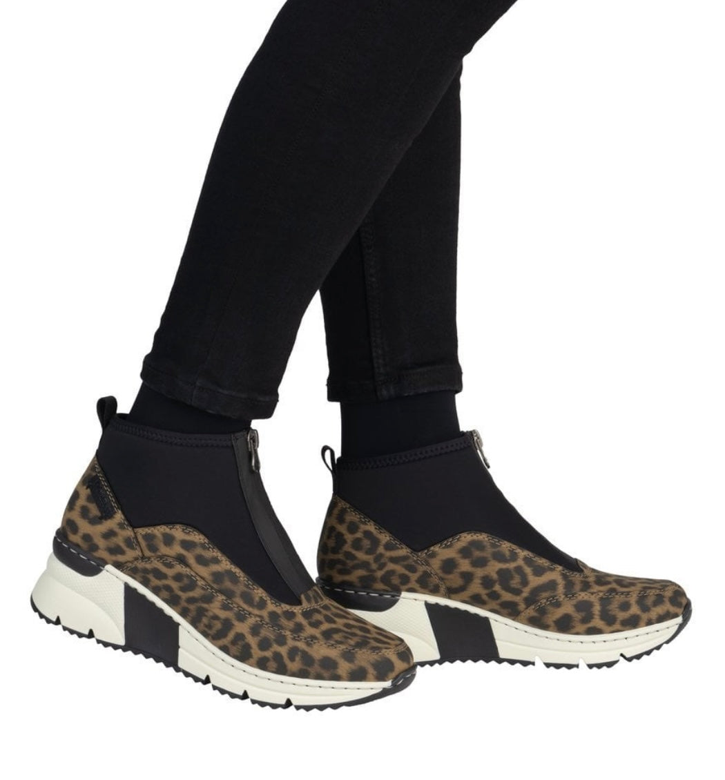 N6352-90 LEOPARD SLIP ON TRAINER