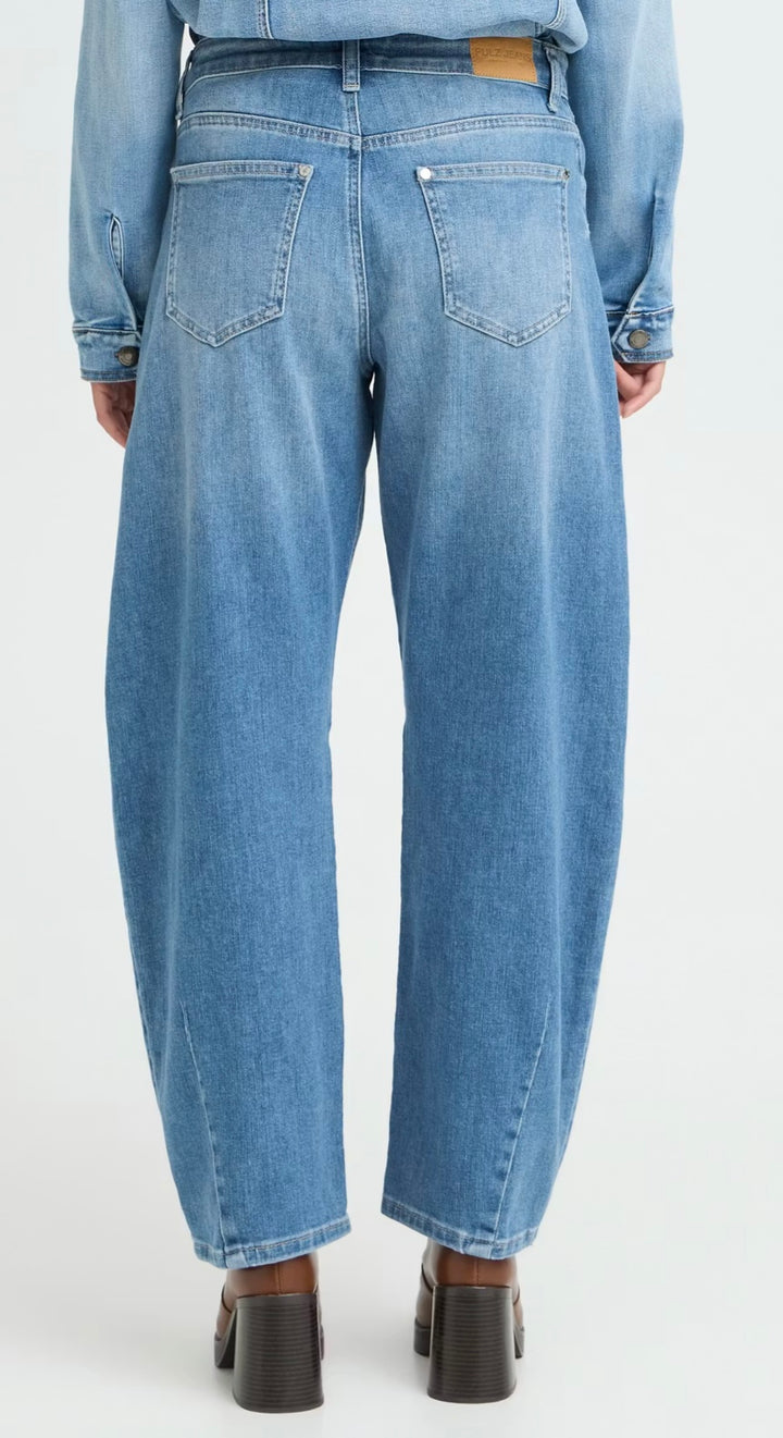 MEDIUM BLUE DENIM ZANNI BARREL JEAN