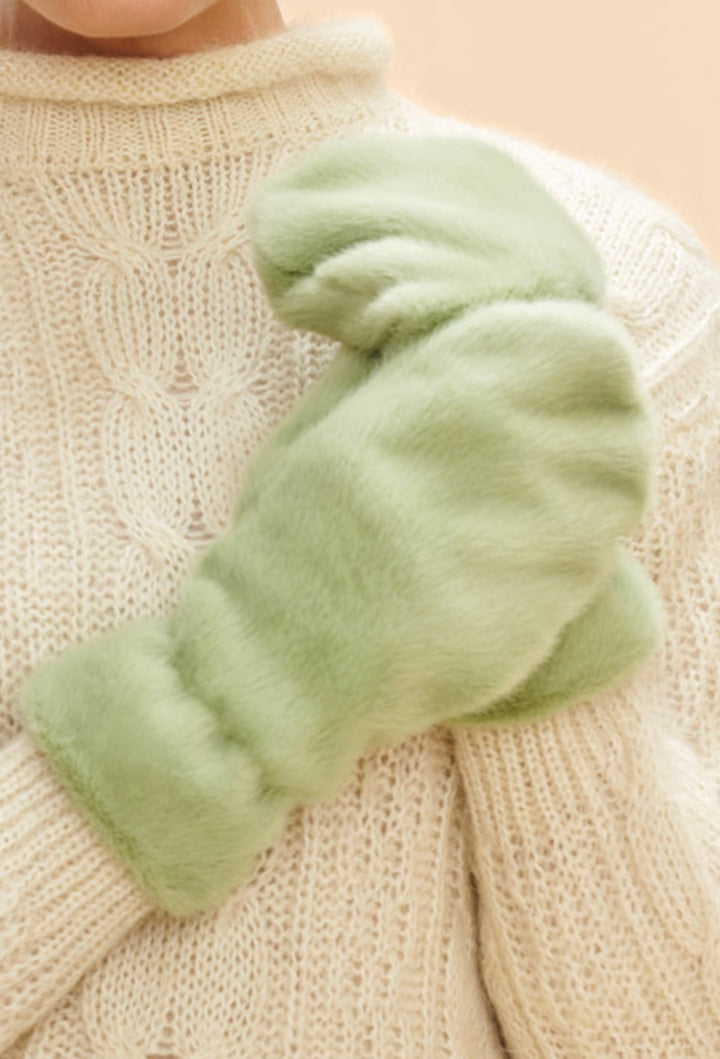 SAGE FLUFFY TEDDY MITTENS