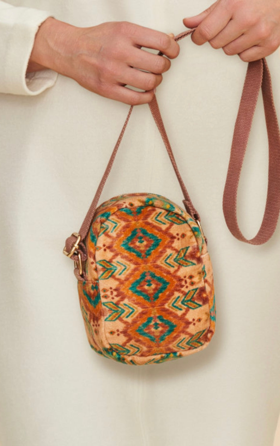 WARM CREAM IKAT CROSSBODY BAG