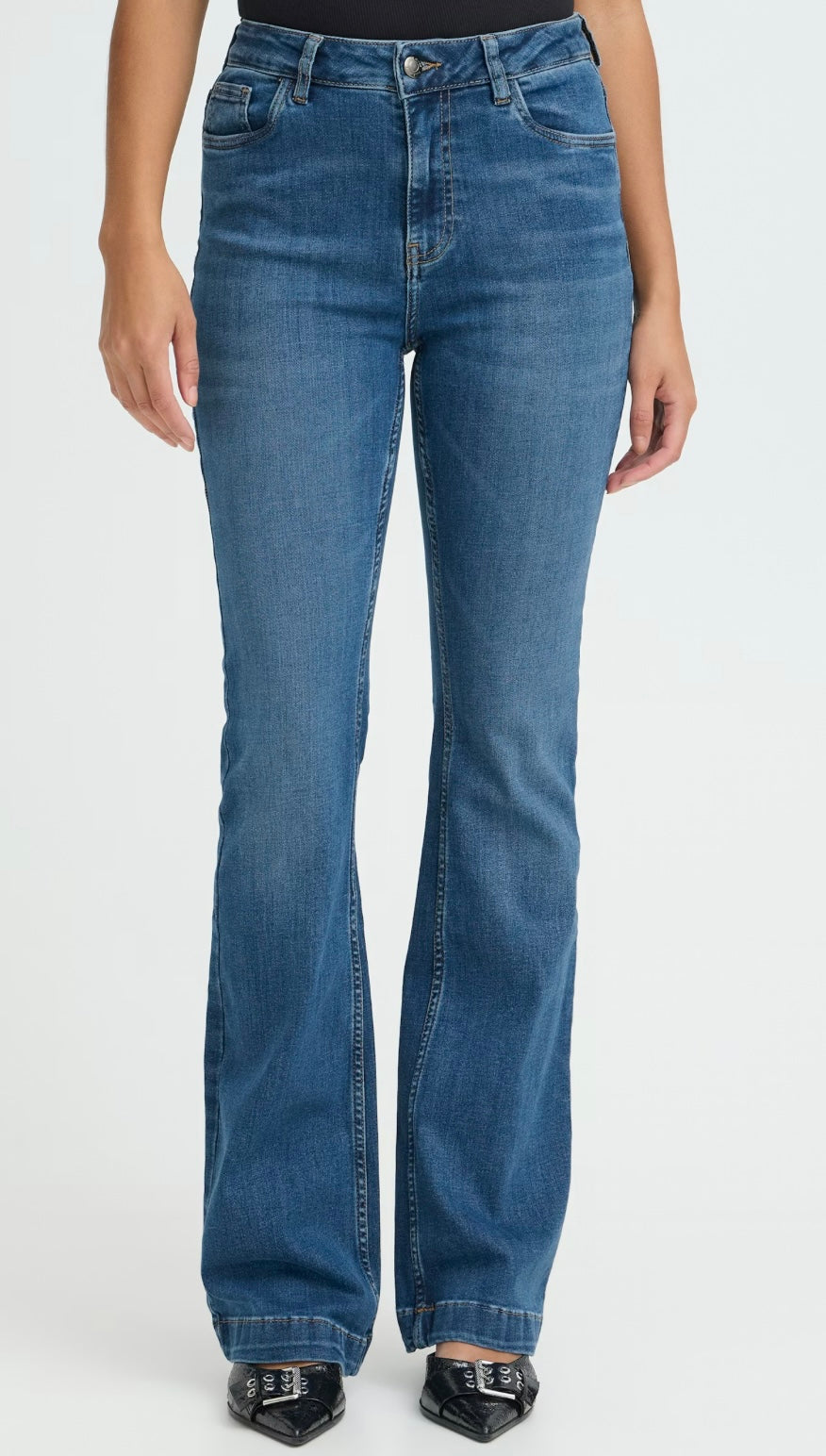 MEDIUM BLUE DENIM BECCA BOOTCUT JEAN