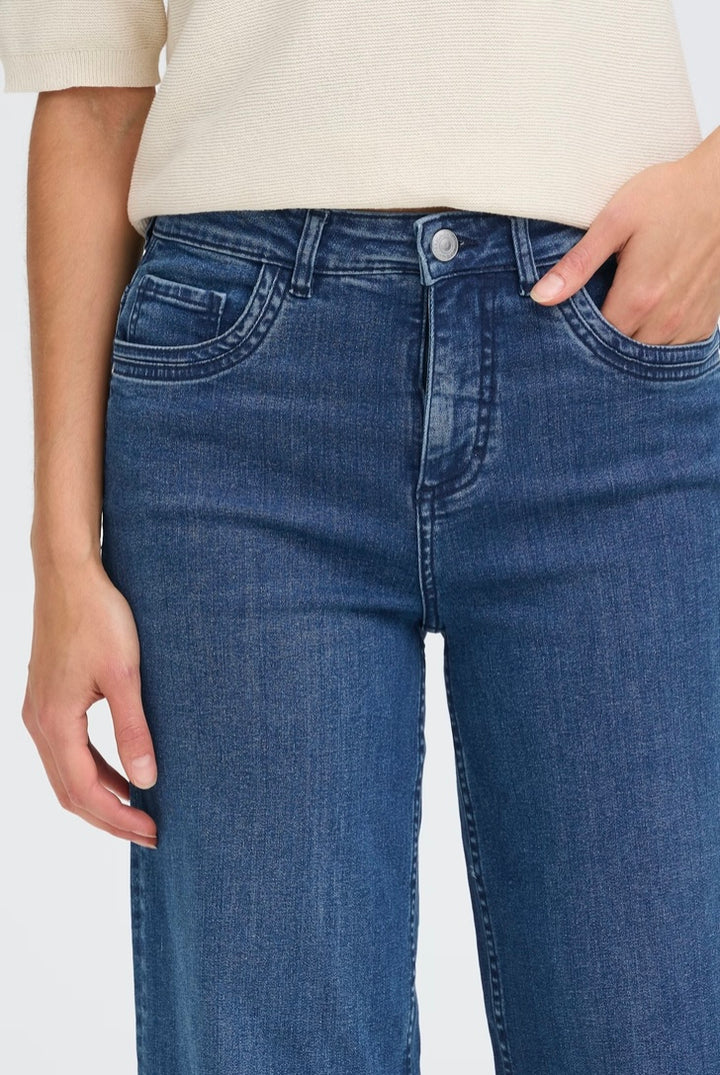 MID BLUE DENIM OVER HANNA JEAN