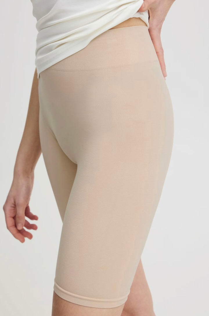 OXFORD TAN LESSI SHAPE KNITTED SHORTS