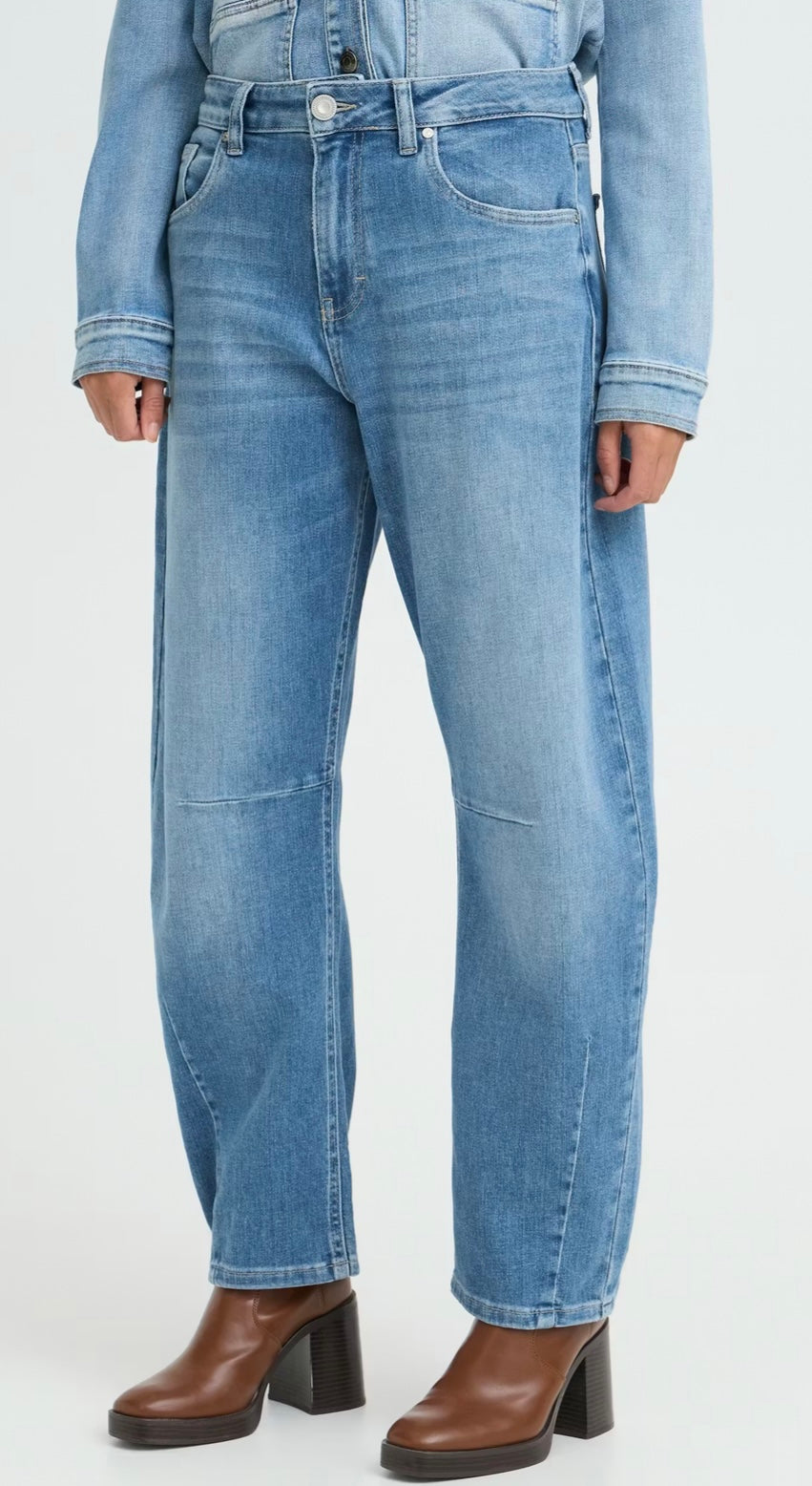 MEDIUM BLUE DENIM ZANNI BARREL JEAN