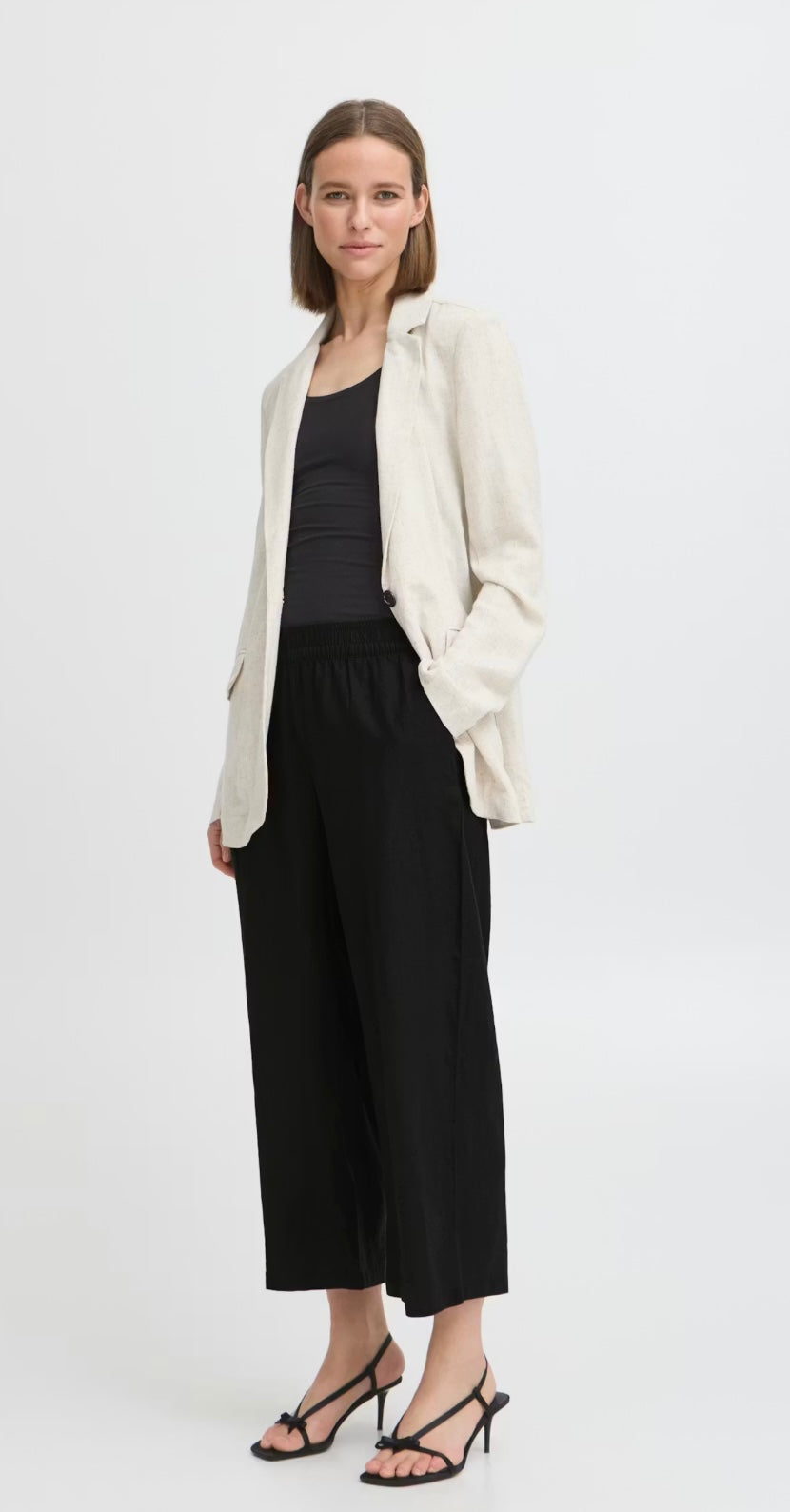 20813083 BLACK FALAKKA CROP TROUSER