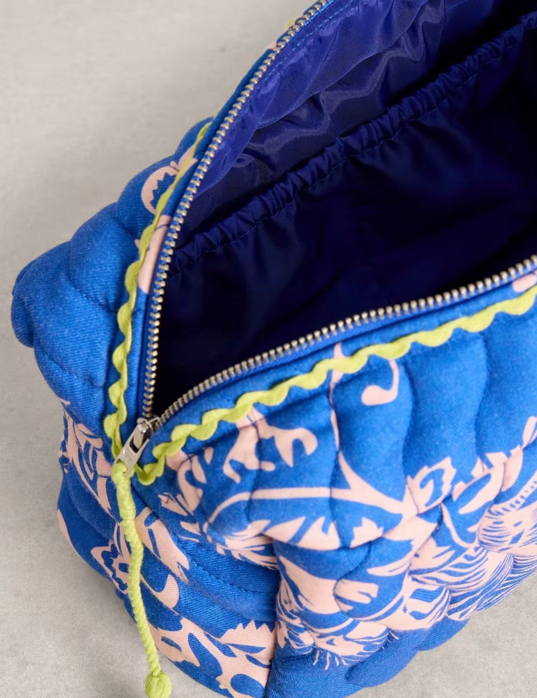 BLUE MULTI SHELBY QUILTED WASH BAG