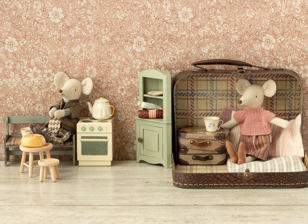 GRANDPA MOUSE JACKET & PANTS IN SUITCASE