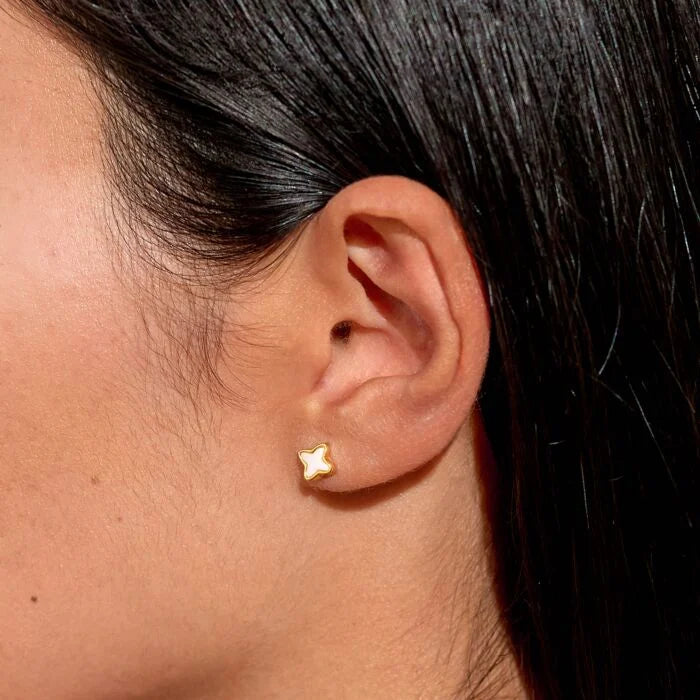 LOVED BY YOU MOTHER PEARL CLOVER GOLD PLATED ATUD EARRINGS