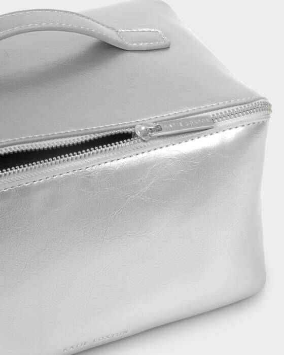 LARGE PATENT CRACKLE SILVER MAKEUP & WASH BAG