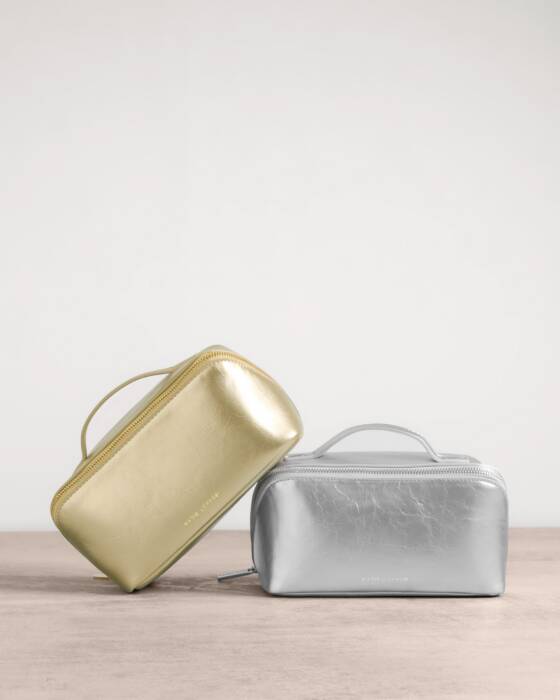 LARGE PATENT CRACKLE SILVER MAKEUP & WASH BAG