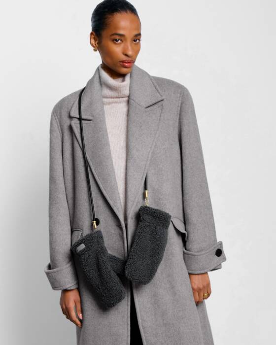 TEDDY MITTENS WITH CORD CHARCOAL