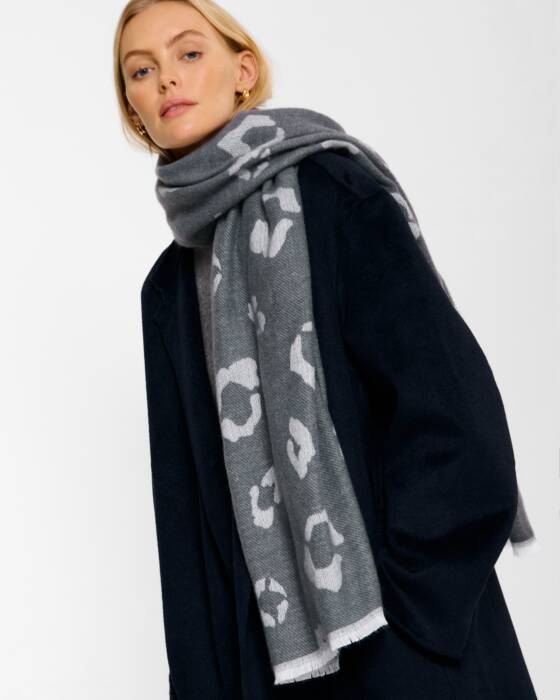 LEOPARD PRINT BLANKET SCARF CHARCOAL