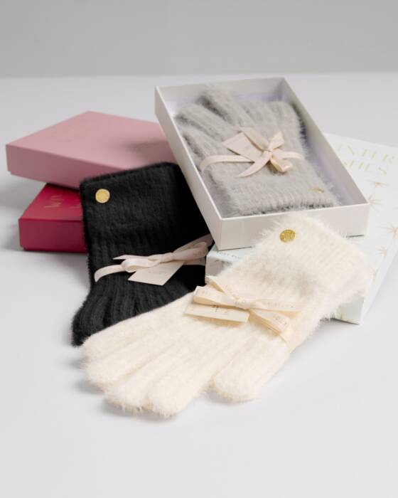 GIFT BOXED KNITTED GLOVES BLACK