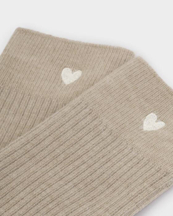 GIFT BOXED SNUG HEART SOCKS TAUPE