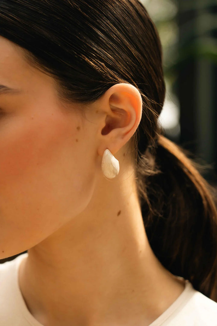 HUSH PEARL SHIMMER EARRINGS