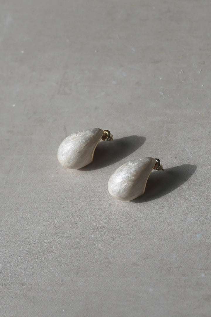 HUSH PEARL SHIMMER EARRINGS