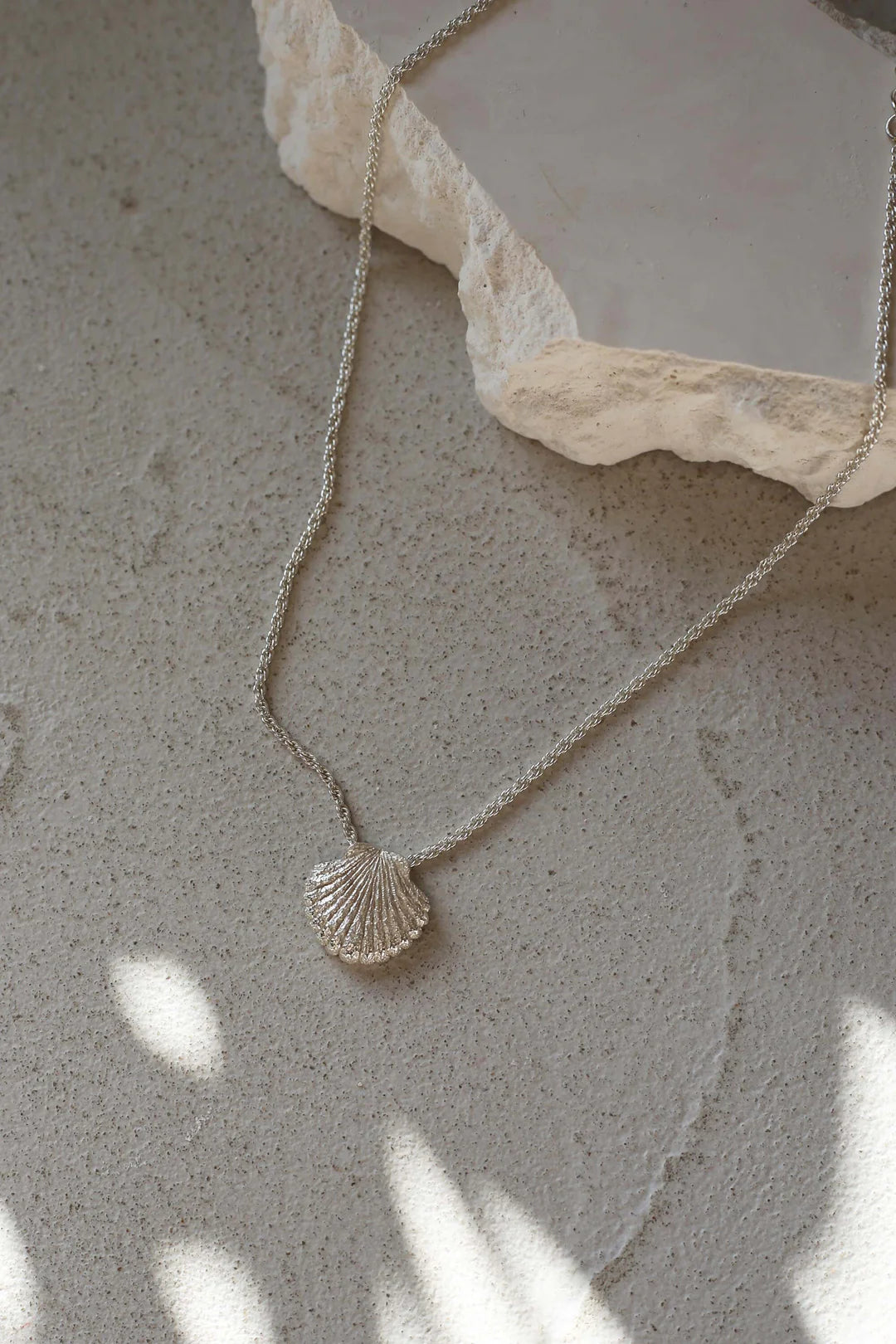 SILVER SHELL NECKLACE