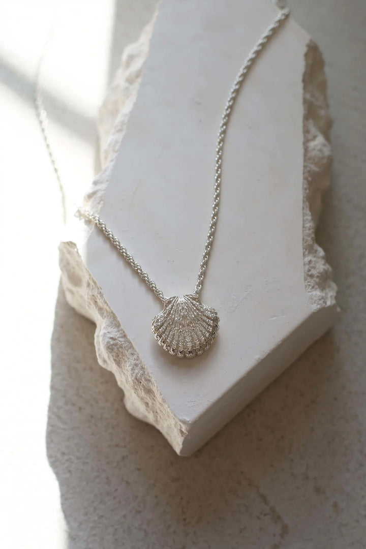 SILVER SHELL NECKLACE