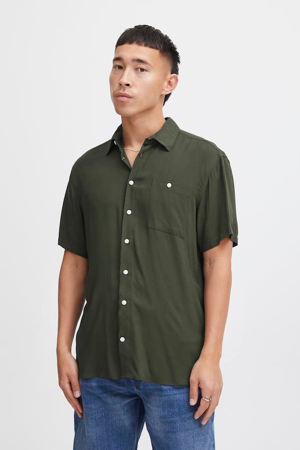 FOREST NIGHT SHORT SLEEVED SHIRT