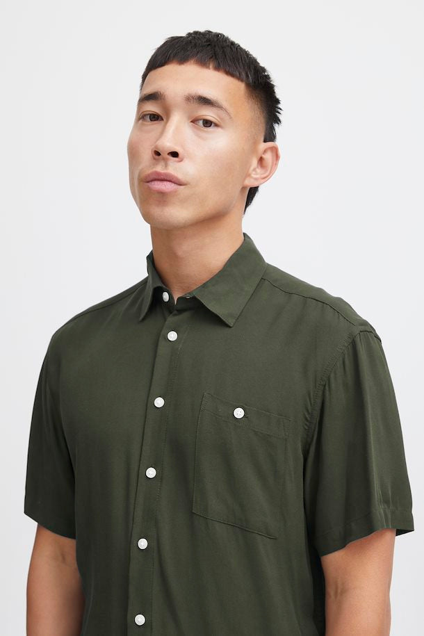 FOREST NIGHT SHORT SLEEVED SHIRT