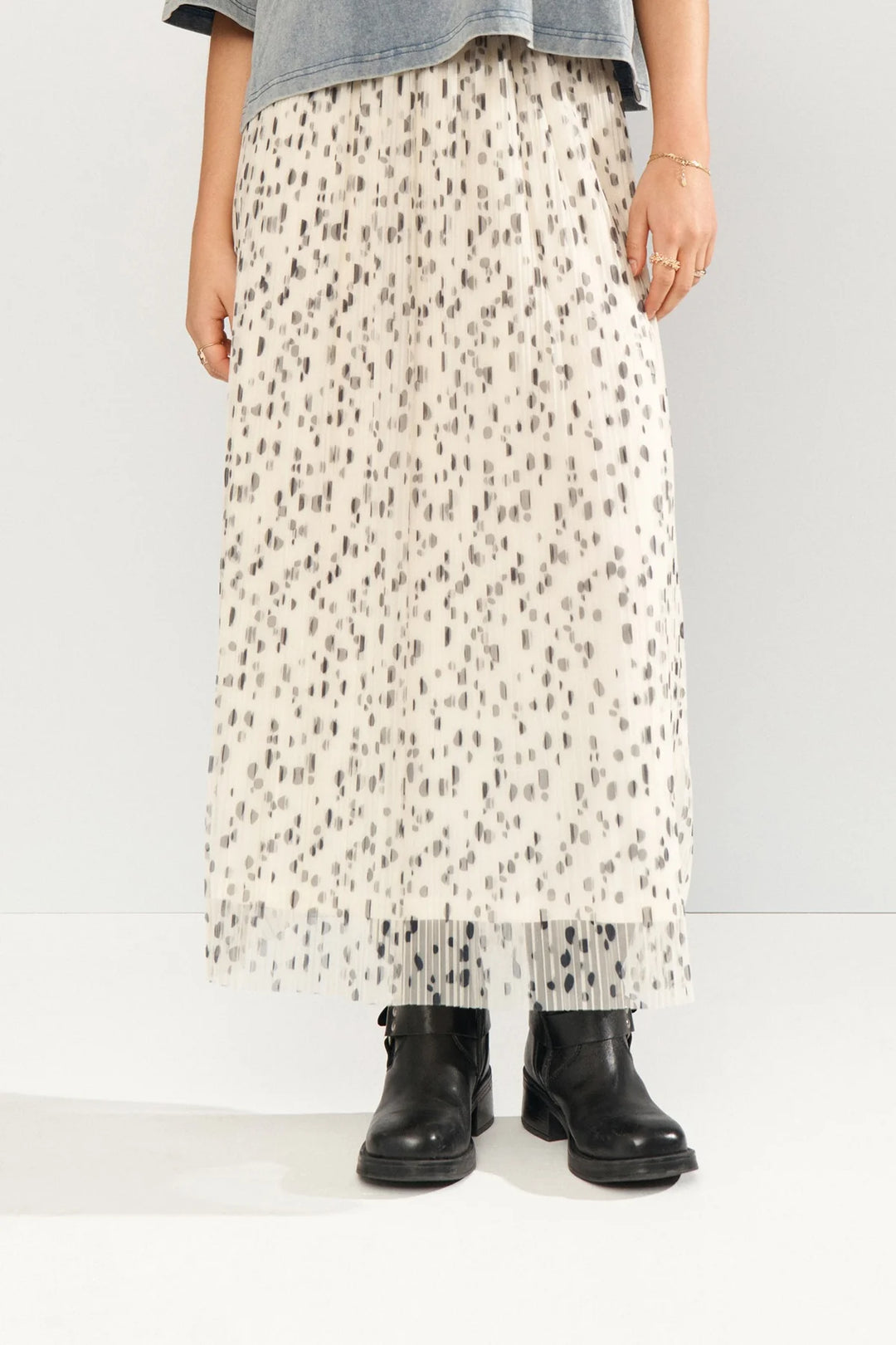 PRISTINE DALMA MESH SKIRT