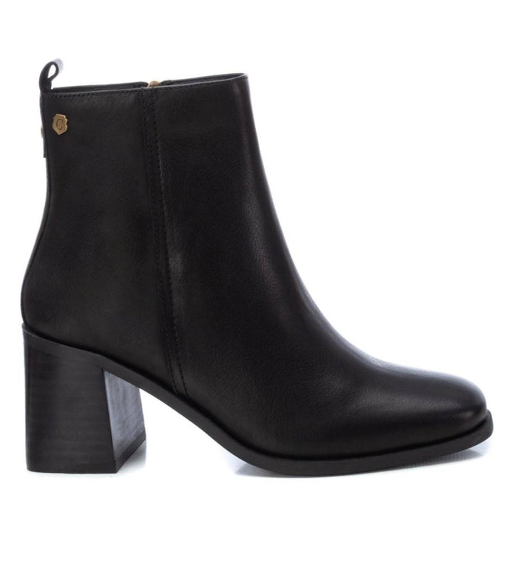 BLACK LEATHER BLOCK HEEL ANKLE BOOT