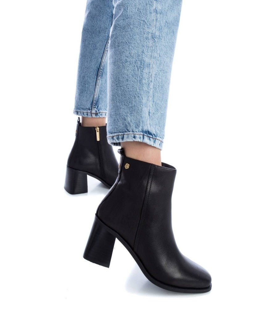 BLACK LEATHER BLOCK HEEL ANKLE BOOT