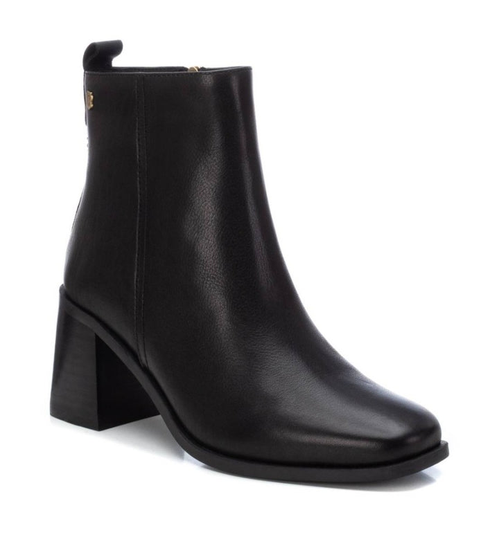 BLACK LEATHER BLOCK HEEL ANKLE BOOT