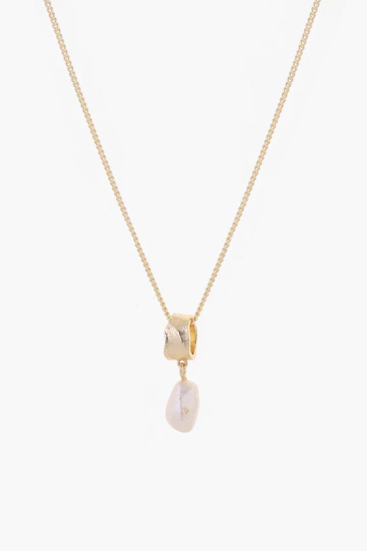 GOLD FRESHWATER PEARL NECKLACE