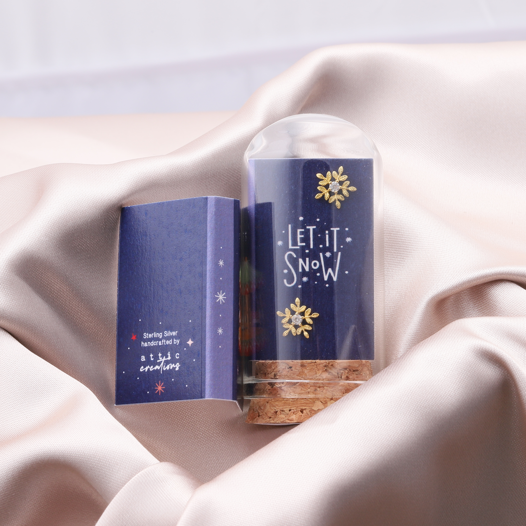 XT002 'LET IT SNOW' Snowflake earrings: Silver