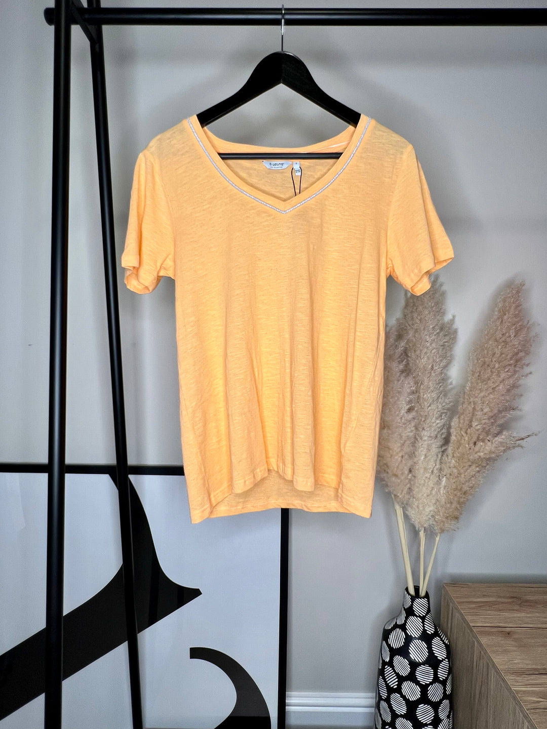 PEACH COBBLER SALINO V NECK T-SHIRT