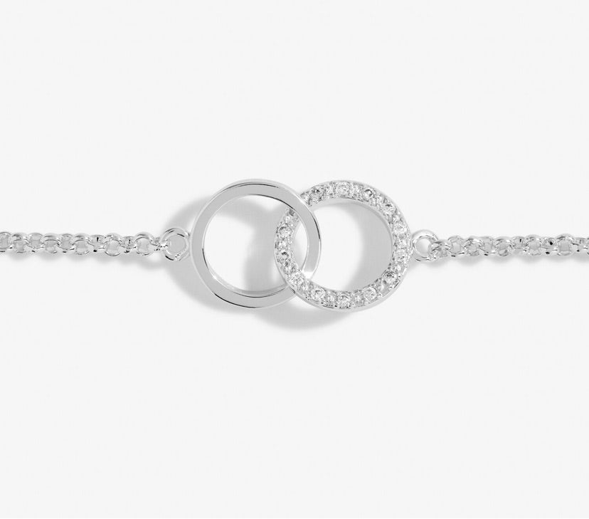 INFINITY LINKS CIRCLE BRACELET