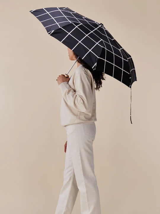 BLACK GRID ECO-FRIENDLY WIND RESISTANT UMBRELLA